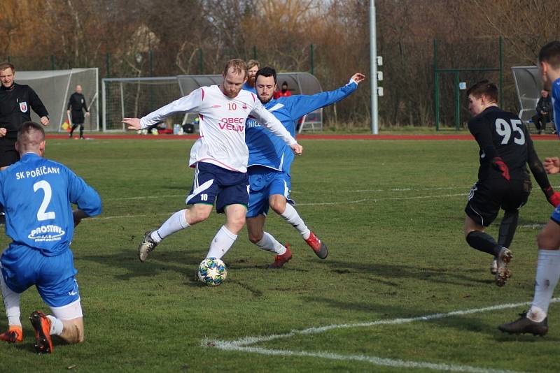 Z přípravného fotbalového utkání Velim - Poříčany (2:1)