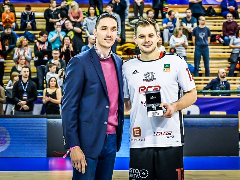 Z basketbalového finále Českého poháru Nymburk - USK Praha (100:94 pp)