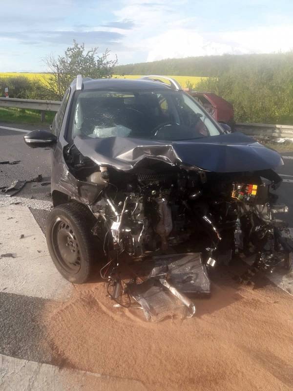 U obce Chotěšice se srazila dvě osobní auta.