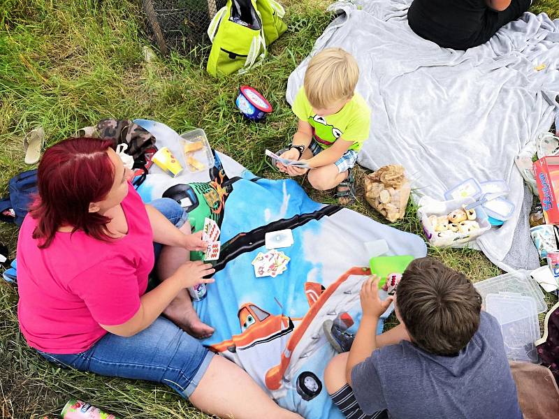 Akce Česko jde spolu na piknik na Jiráskově stezce.