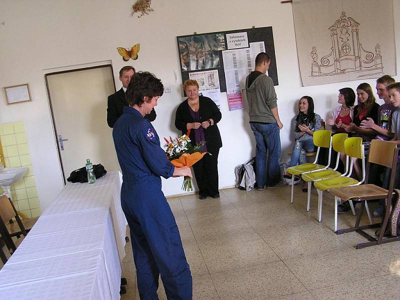 Americká astronautka s manželem strávili jeden den v Poděbradech.