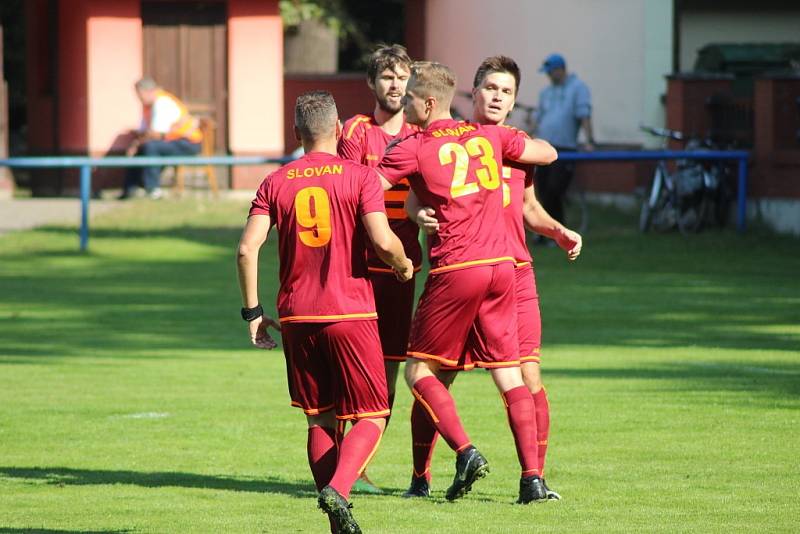 Z fotbalového utkání I.A třídy Slovan Poděbrady - Pšovka Mělník (4:1)