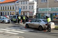 Ve čtvrtek před jedenáctou dopoledne došlo ke srážce osobního vozu se sedmdesátiletým seniorem na přechodu pro chodce v centru Sadské.