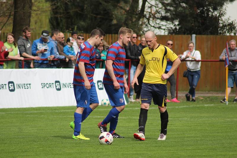 Z fotbalového utkání I.B třídy Loučeň - Pátek (4:0)