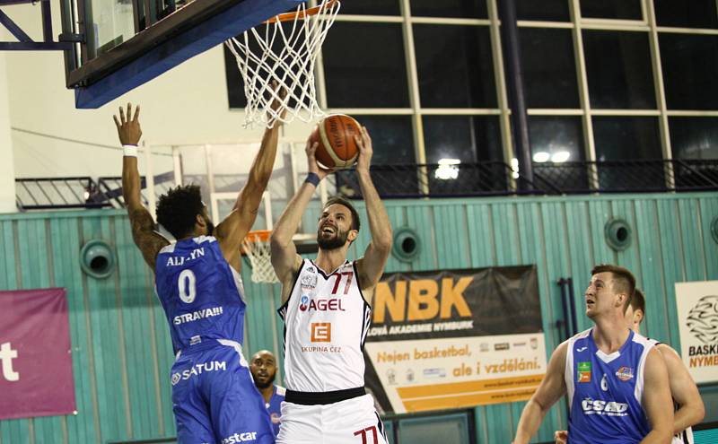 Basketbalisté Nymburka smetli v dalším zápase nejvyšší soutěže tým Ostravy.