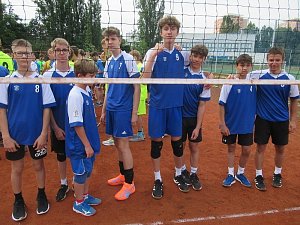 Volejbalistům Základní školy Komenského v Nymburce cinkl na krajském turnaji v Neratovicích bronz.