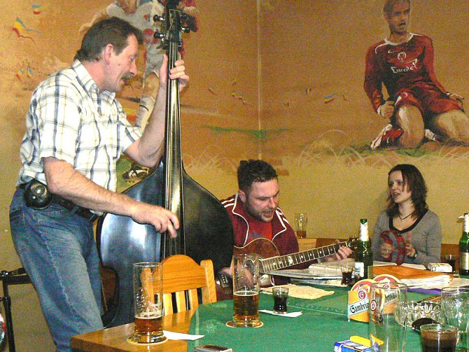 Muzikanti v restauraci U Sparťana.