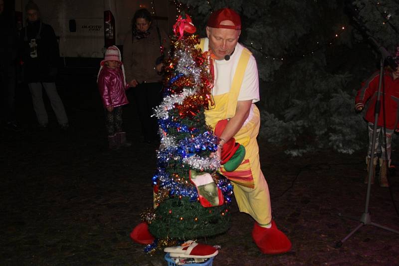 Akce Česko zpívá koledy 2016 na náměstí Přemyslovců v Nymburce.