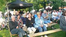 Folkový festival potěšil pod vodárnou.