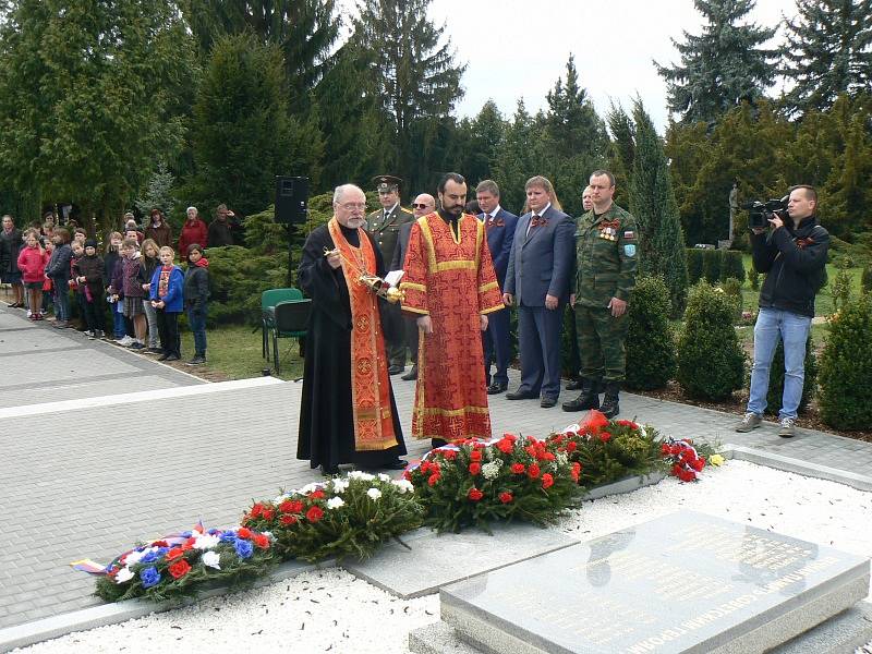 Na nymburském hřbitově uctili památku padlých vojáků