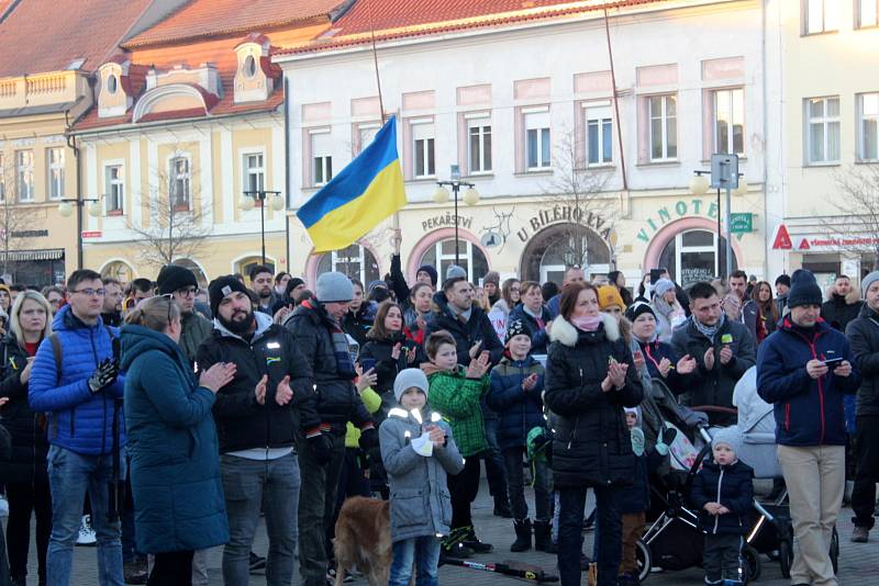 Z happeningu s názvem Poděbrady pro Ukrajinu na Jiřího náměstí v Poděbradech.