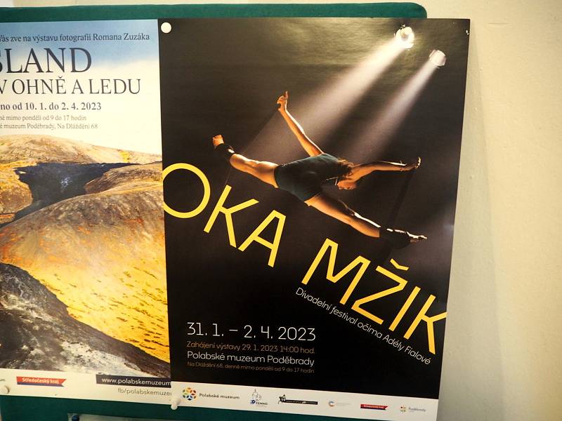 Výstava divadelních fotografií autorky Adély Fialové s názvem Oka Mžik v Polabském muzeum v Poděbradech.