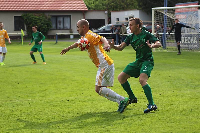 Z fotbalového utkání divizní skupiny B Polaban Nymburk - Hostouň (0:3)