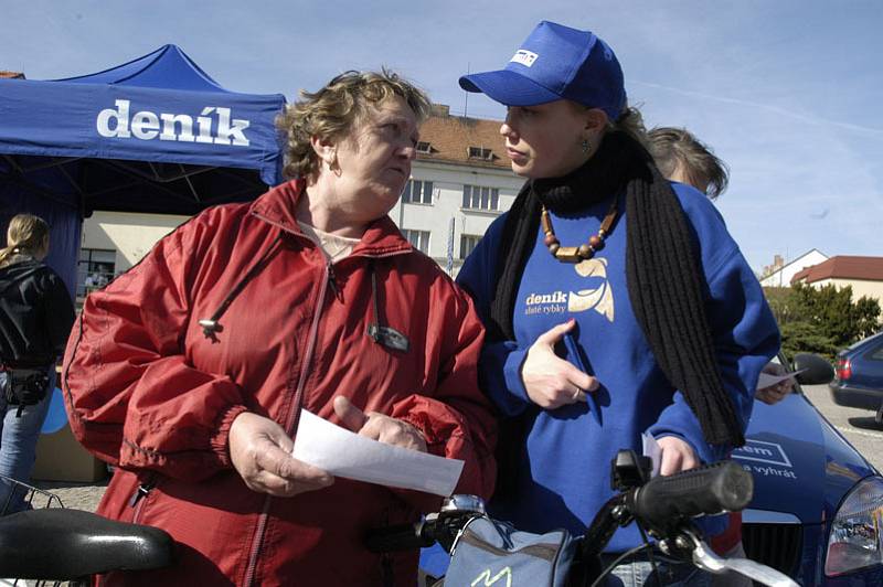 Hostesky Nymburského deníku nabídly čtenářům výhodné předplatné