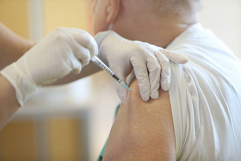 Očkování proti covidu.