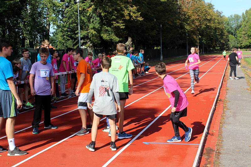 Vítězem se stala štafeta Základní školy TGM, která zvládla maratonskou trať v čase pod dvě hodiny.