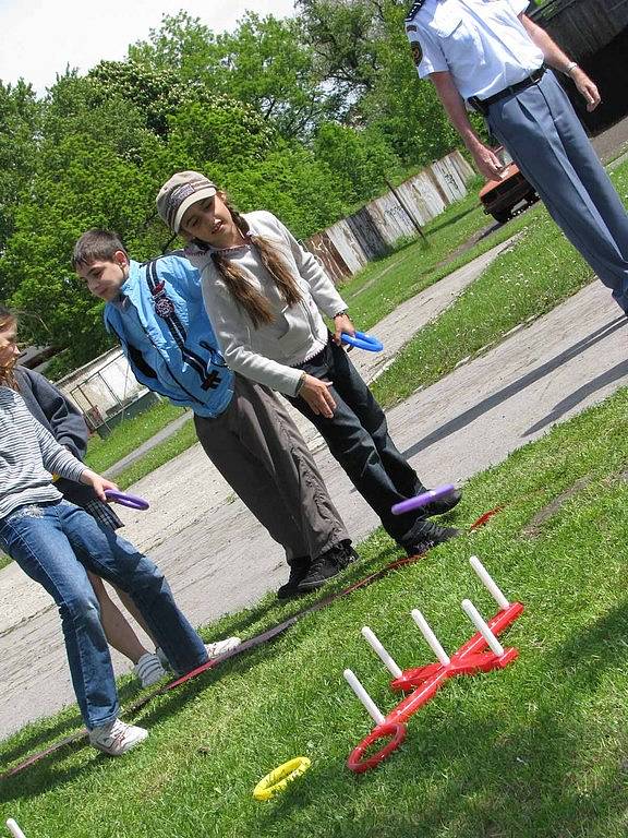 Nymburští hasiči otevřeli své brány veřejnosti. Předvedli například těžkou techniku včetně jeřábů nebo techniku slaňování.