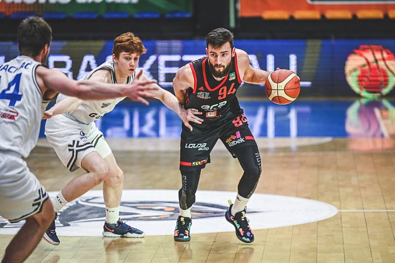 Z basketbalového utkání Kooperativa NBL USK Praha - Nymburk (80:85)