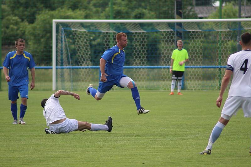 Z fotbalového utkání I.B třídy Sadská - Uhlířské Janovice (2:0)