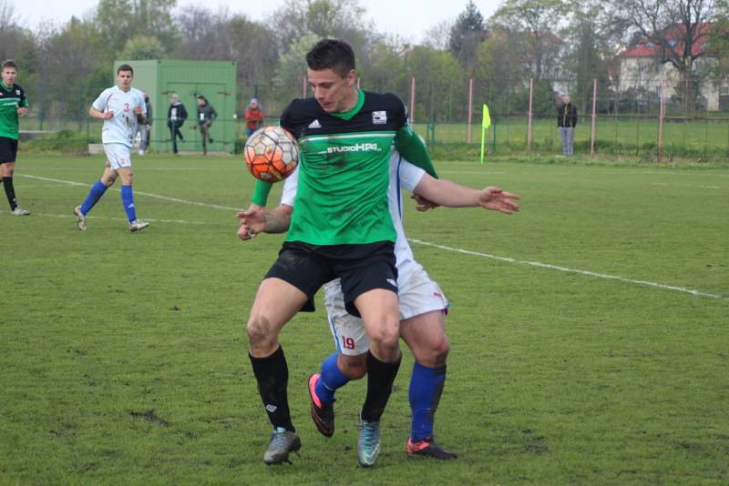 Z fotbalového utkání divizní skupiny B Polaban Nymburk - Tatran Rakovník (1:2)