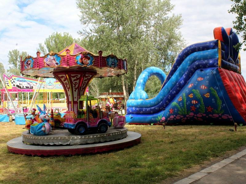 Lunapark je v Poděbradech u severního vstupu poblíž hlavního parkoviště.