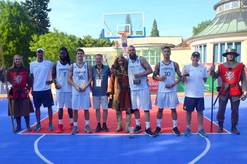 Basketbalový klub z Poděbrad oslavil sedmdesáté narozeniny.