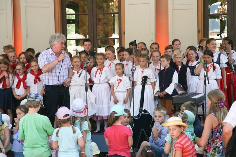 Mělnický Dětský folklorní soubor Jarošáček zakončil sezonu velkým vystoupením v Drážďanech.