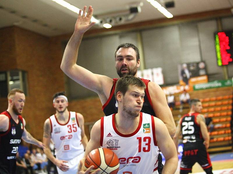 Z basketbalového utkání Kooperativa NBL Nymburk - Svitavy (98:76)