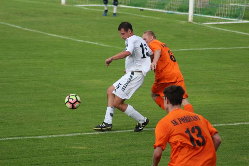 Z fotbalového utkání krajského přeboru Semice - Poříčany (1:0)