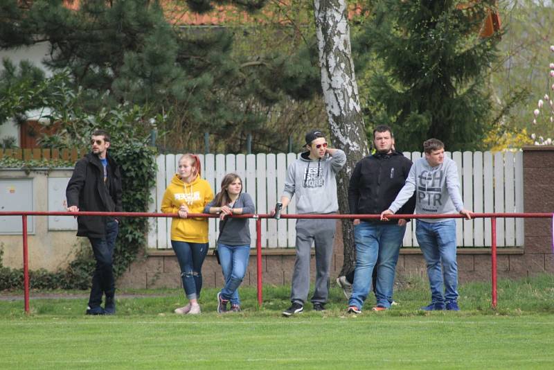 Z fotbalového utkání I.B třídy Loučeň - Pátek (4:0)