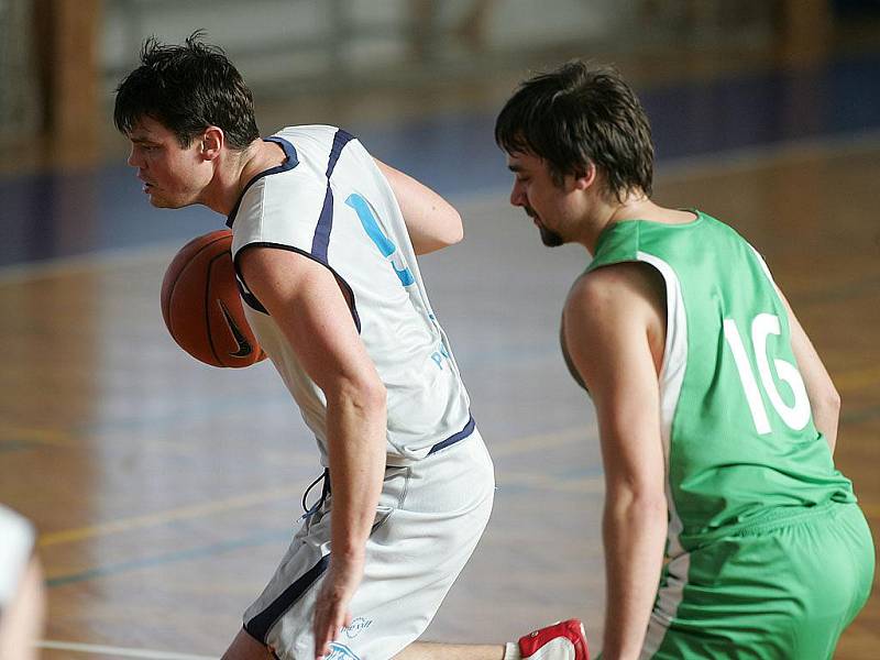 Z basketbalového utkání 2. ligy Poděbrady B - Šumperk.