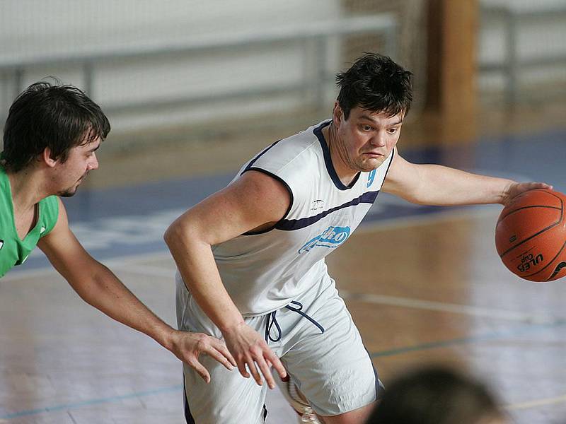 Z basketbalového utkání 2. ligy Poděbrady B - Šumperk.