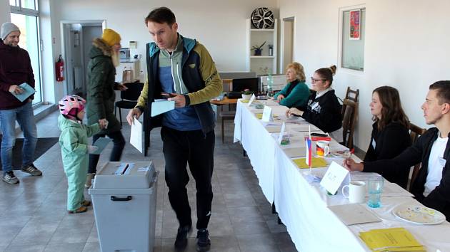 Z prvního kola prezidentských voleb v Drahelicích v sobotu 14. ledna 2023.