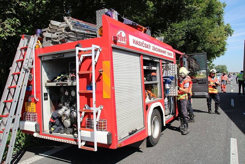 Při nehodě bylo zraněno šest lidí včetně malého chlapce, který utrpěl těžké zranění hlavy a byl v bězvědomí.