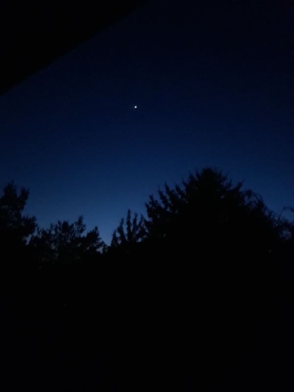 Večer spojený s pozorováním planeta Venuše..večernice..řecká bohyně jara,lásky..její pohyb od západu k východu.