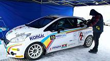 Peugeot 208 R2 jezdce Václava Dunovského.