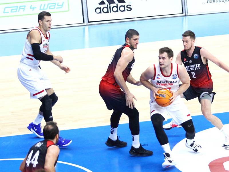 Z basketbalového utkání Ligy mistrů Nymburk - Gaziantep (74:72 pp)