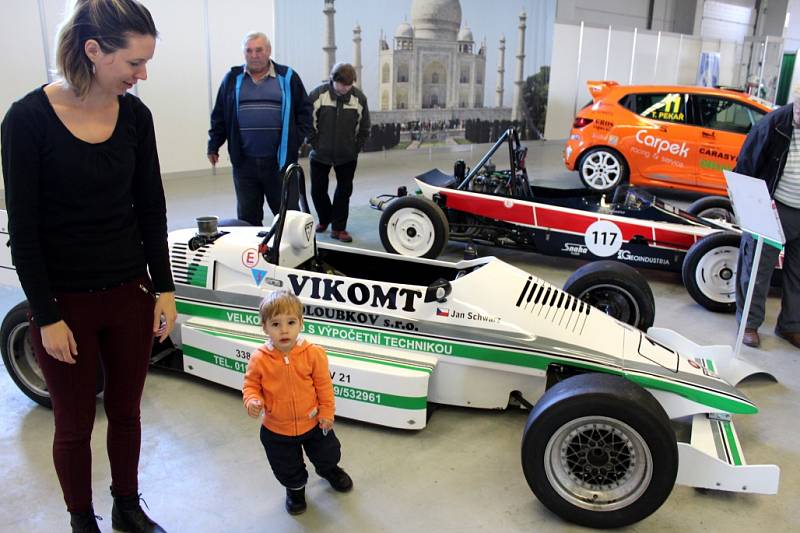 Z jednoho z předchozích ročníků autosalonu Kola a gastrofestivalu.