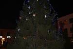 Nymburský vánoční strom opět v modré