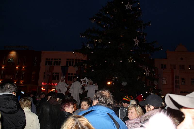 Sejdou se Nymburáci na náměstí Přemyslovců podobně jako při rozsvěcení Vánočního stromu i na Silvestra?