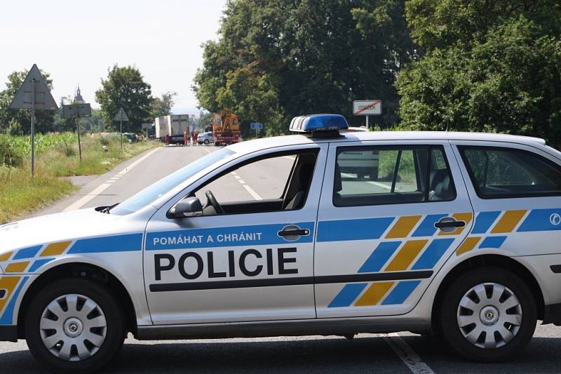 Vážná dopravní nehoda se stala v úterý dopoledne mezui Osečkem a Pňovem-Předhradí. Silnice byla na několik hodin úplně uzavřená.