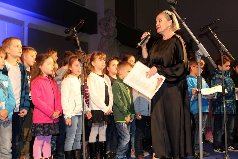 Z Česko zpívá koledy 2019 v Milovicích.