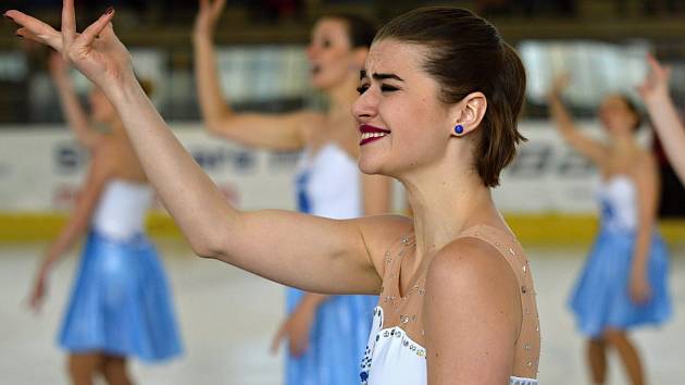 TRADIČNÍ SLAVNOSTNÍ EXHIBICE krasobruslařů z Nymburského krasobruslařského klubu na zimním stadionu ukončila letošní sezonu.