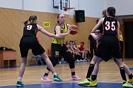 Z basketbalového utkání extraligy starších žákyň U14 Sadská - Sokol Hradec Králové (87:53)