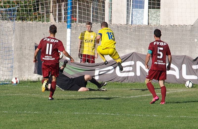 Z fotbalového utkání krajského přeboru Vykáň - Bohemia Poděbrady (1:4)