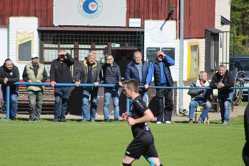 Z fotbalového utkání I.A třídy Slovan Poděbrady - Pšovka Mělník