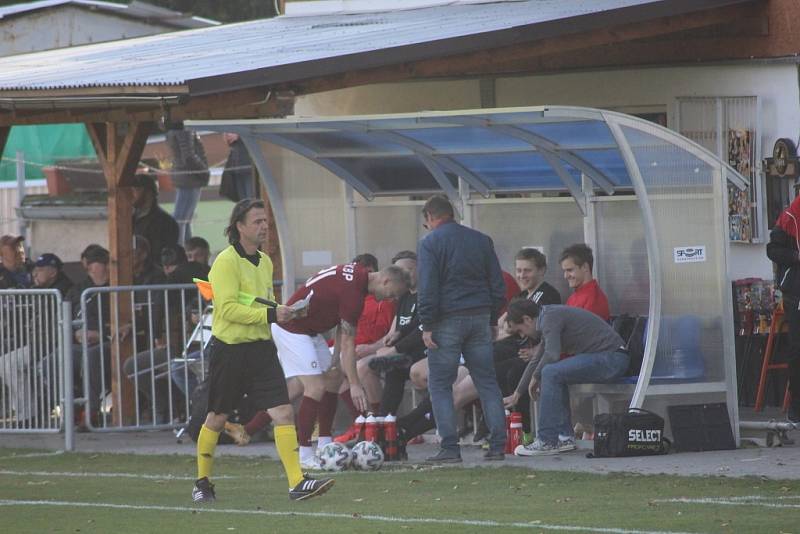 Z fotbalového utkání krajského přeboru Bohemia Poděbrady - Slovan Lysá