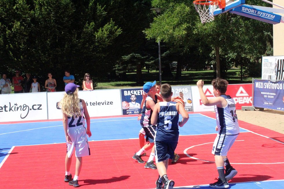 Nymburský deník | V Poděbradech se hrál basket na kolonádě | fotogalerie