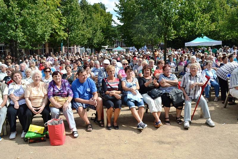 Z oslav narozenin Českého rozhlasu Region na poděbradské kolonádě