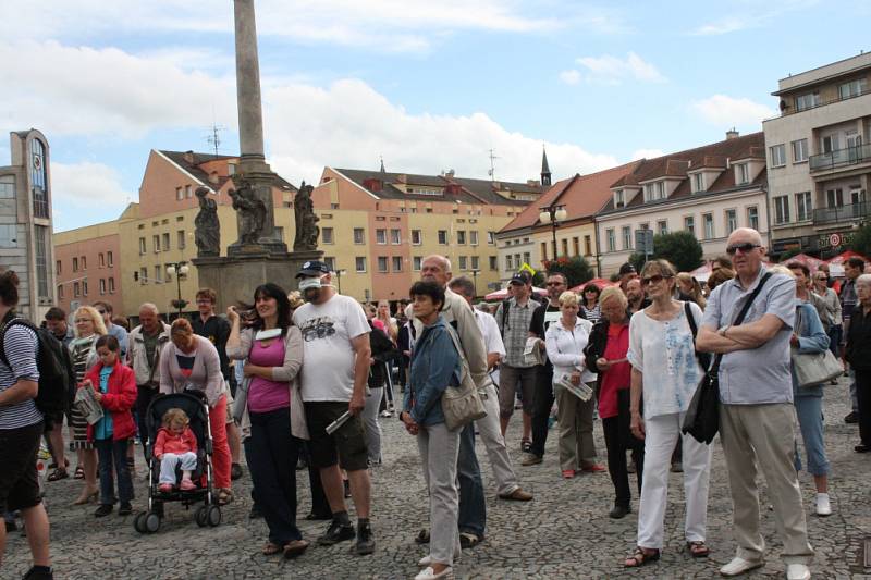 Již třetí demonstrace Nymburáků proti zinkovně AZOS CZ.